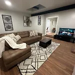 Stylish & Cozy Retreat In The Heart Of La