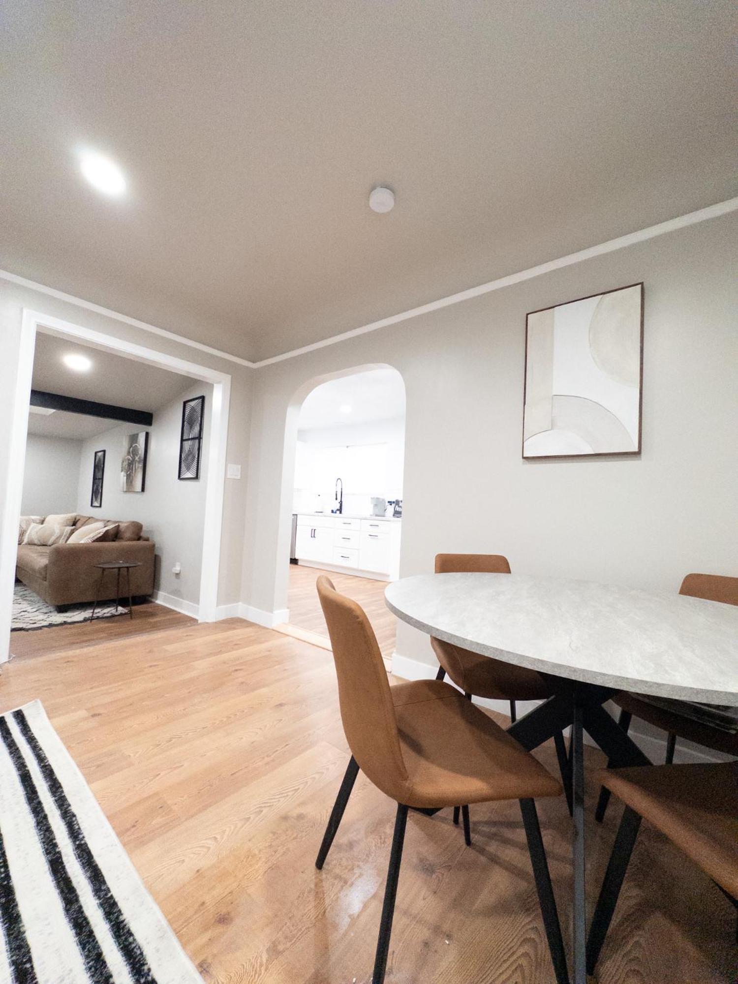 Holiday home Stylish & Cozy Retreat In The Heart Of La *